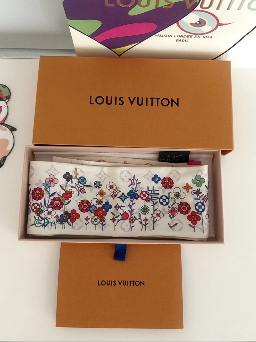 Louis Vuitton x Takashi Murakami Superflat Monogram Bandeau - Picture 3 of 12